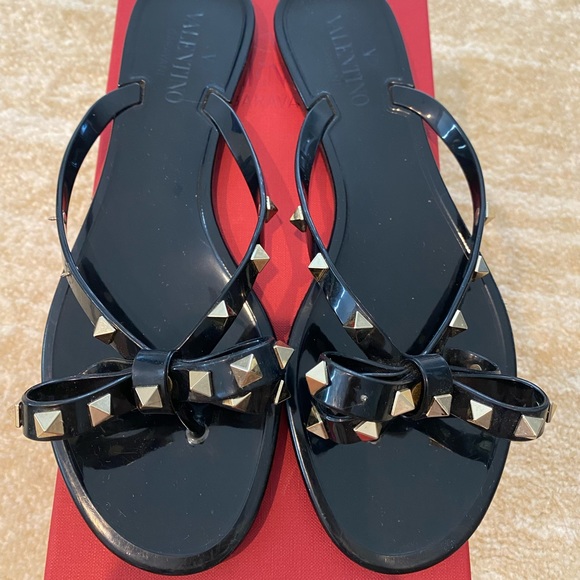 Valentino Rubber Rockstud thong sandal - Picture 2 of 11